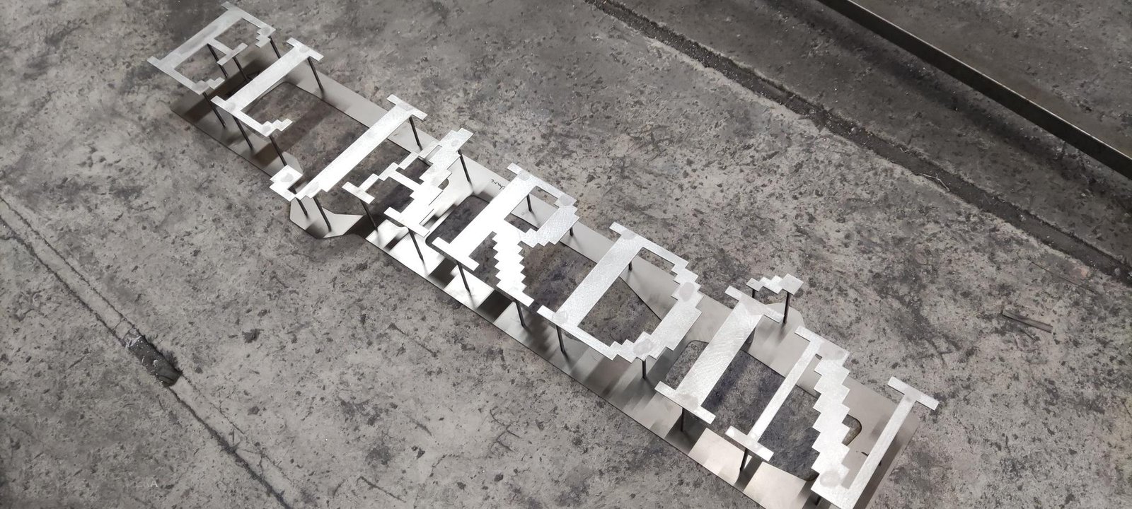 Logotipo con hierro - MECHAPE
